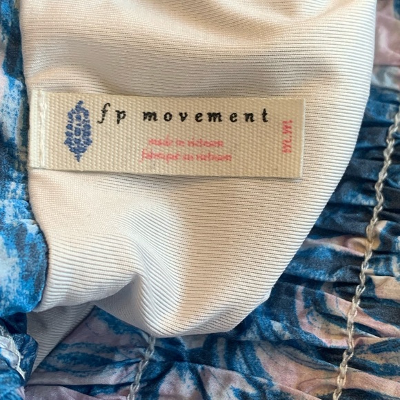 Free People Movement The Way Home Blue Pink white Print Shorts Women’s M 8-10 - Picture 6 of 8